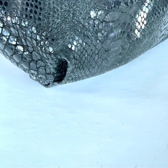 ♦️SOLD♦️MICHAEL KORS Jet Black Snake Python Embossed Patent Leather Shoulder Bag - Picture 14 of 15